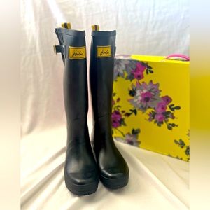 Joules TALL Black with Yellow stripes Rainboot.
LIKE NEW. Size 8